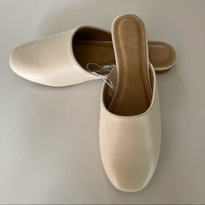 Universal Thread Women’s Size 7.5 Greta Flats